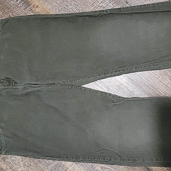 Like new Tommy Hilfiger denim men's 34 corduroy pants with vintage look frayed - Picture 3 of 16